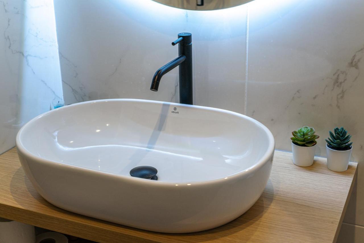 Majestic Flat With Huge Terrace In The City Center Athen Eksteriør billede